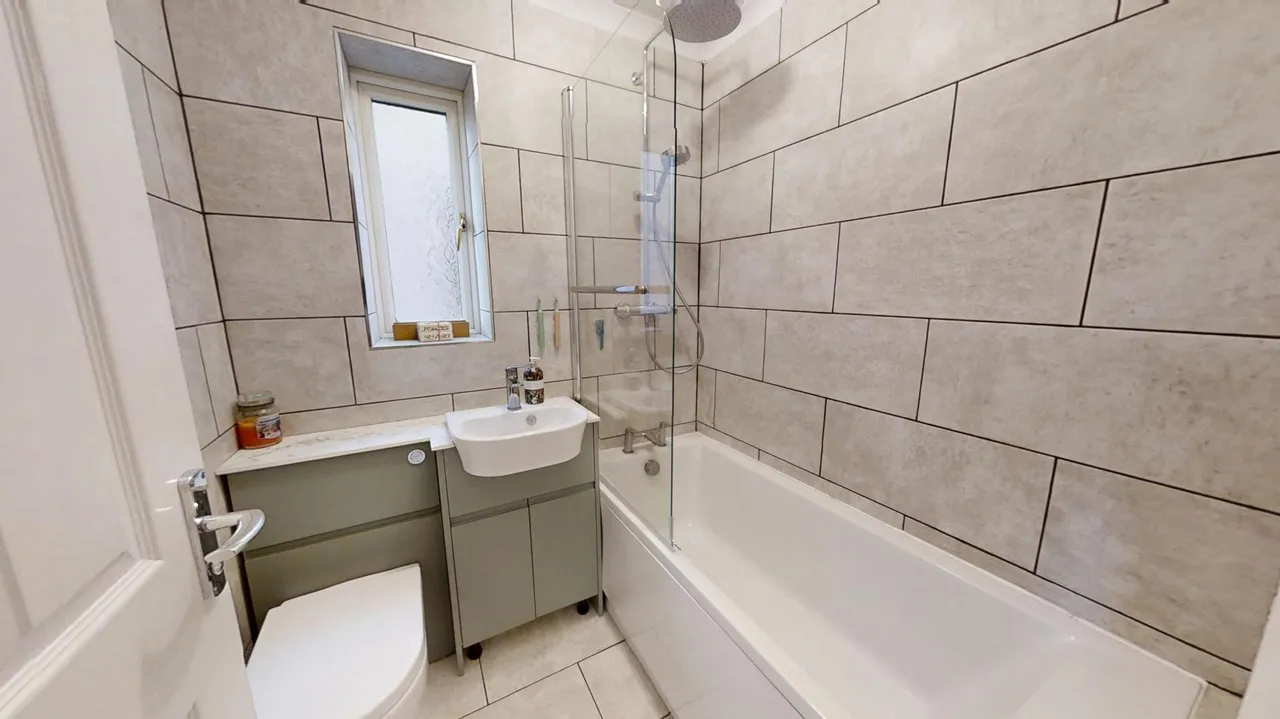 Acorn Avenue, Cowfold, RH13, photo 9