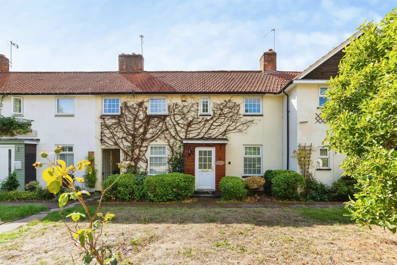 3 bed house for sale — Melbourne Court, Welwyn Garden City