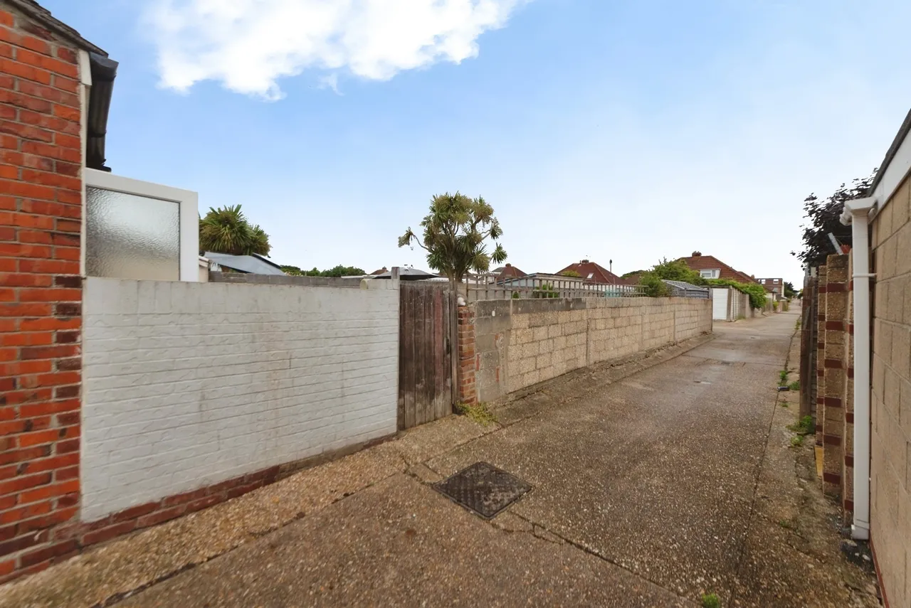 Tewkesbury Avenue, Gosport, PO12, photo 13