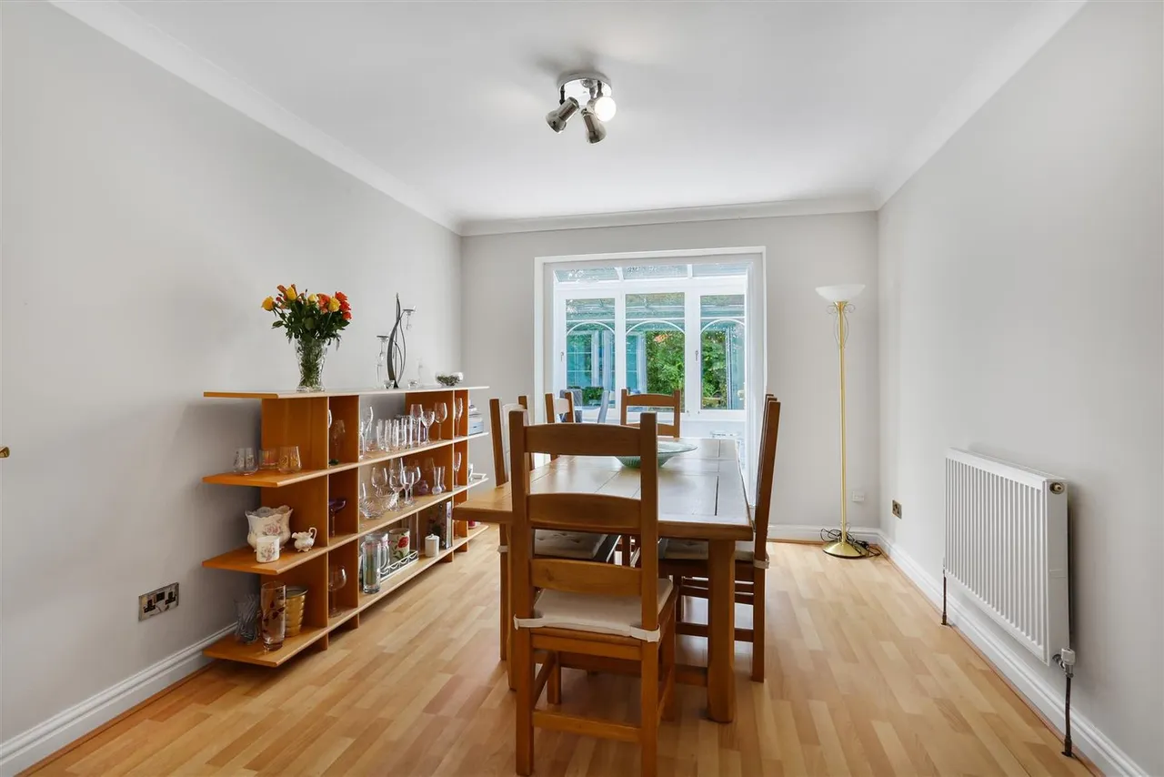 Seymour Avenue, East Ewell, KT17 2RR, photo 10