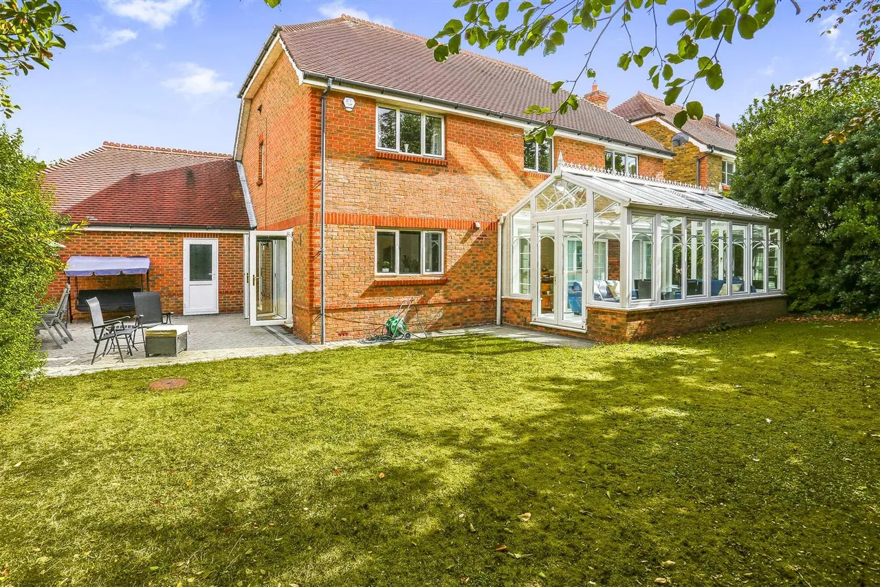 Seymour Avenue, East Ewell, KT17 2RR, photo 2