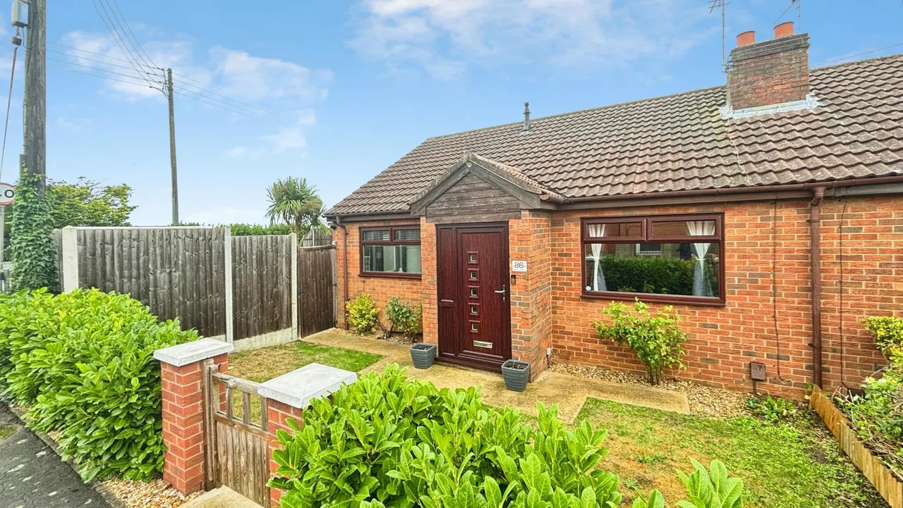 2 bed house for sale, Hawthorn Avenue, Cherry Willingham, LN3