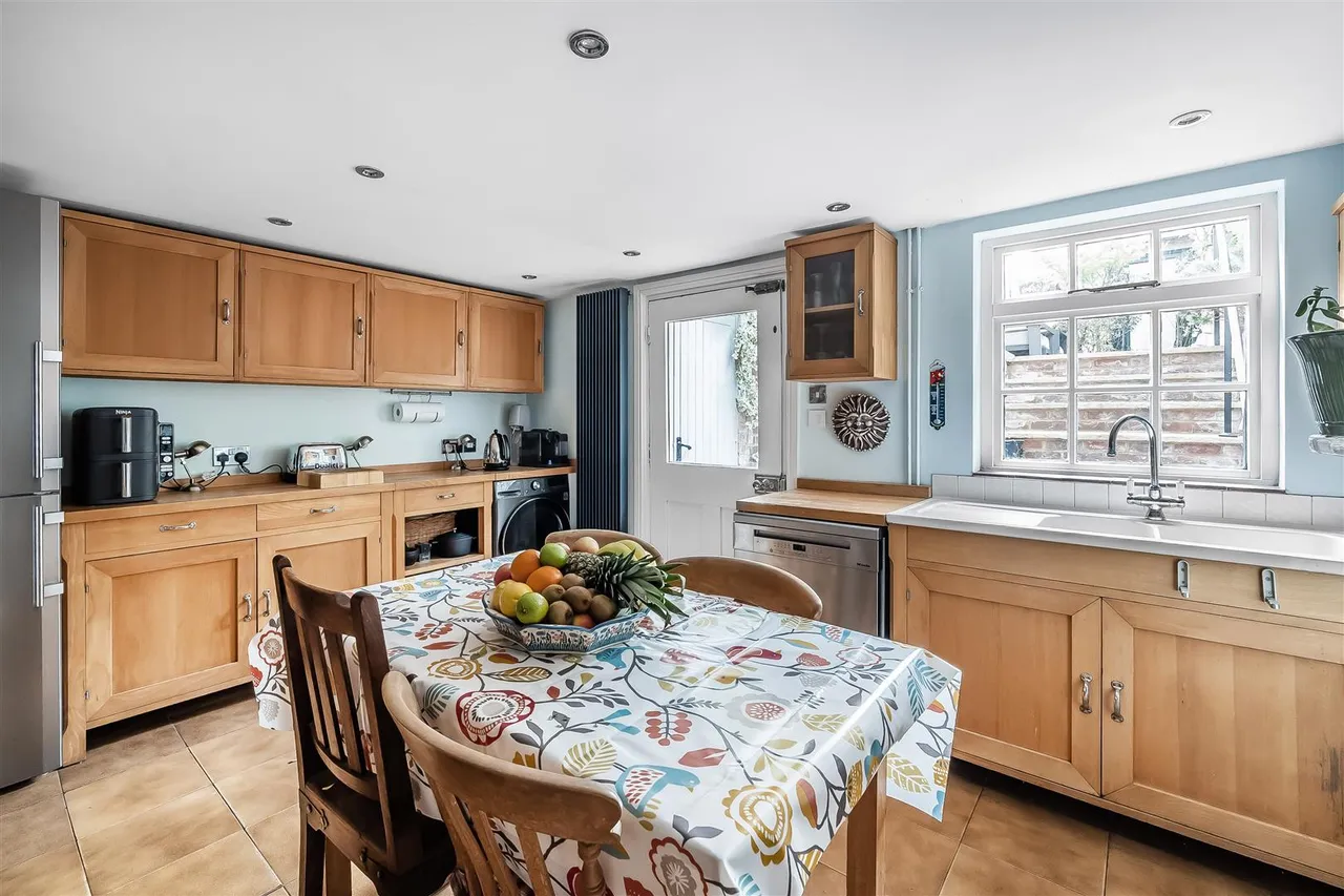 Vincent Road, Dorking, RH4, photo 10