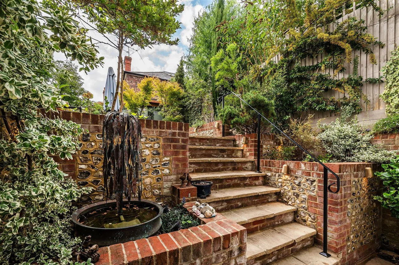 Vincent Road, Dorking, RH4, photo 9