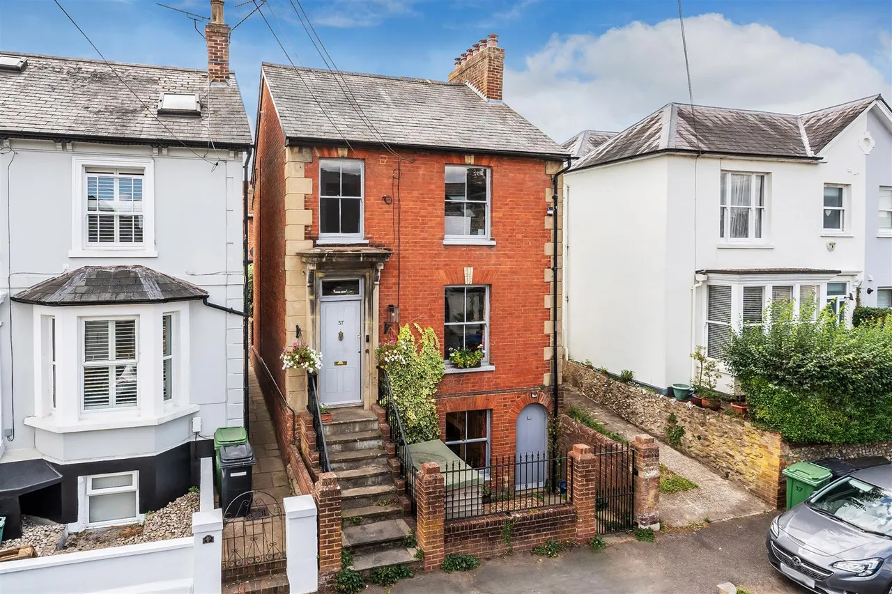 4 bed house for sale, Vincent Road, Dorking, RH4