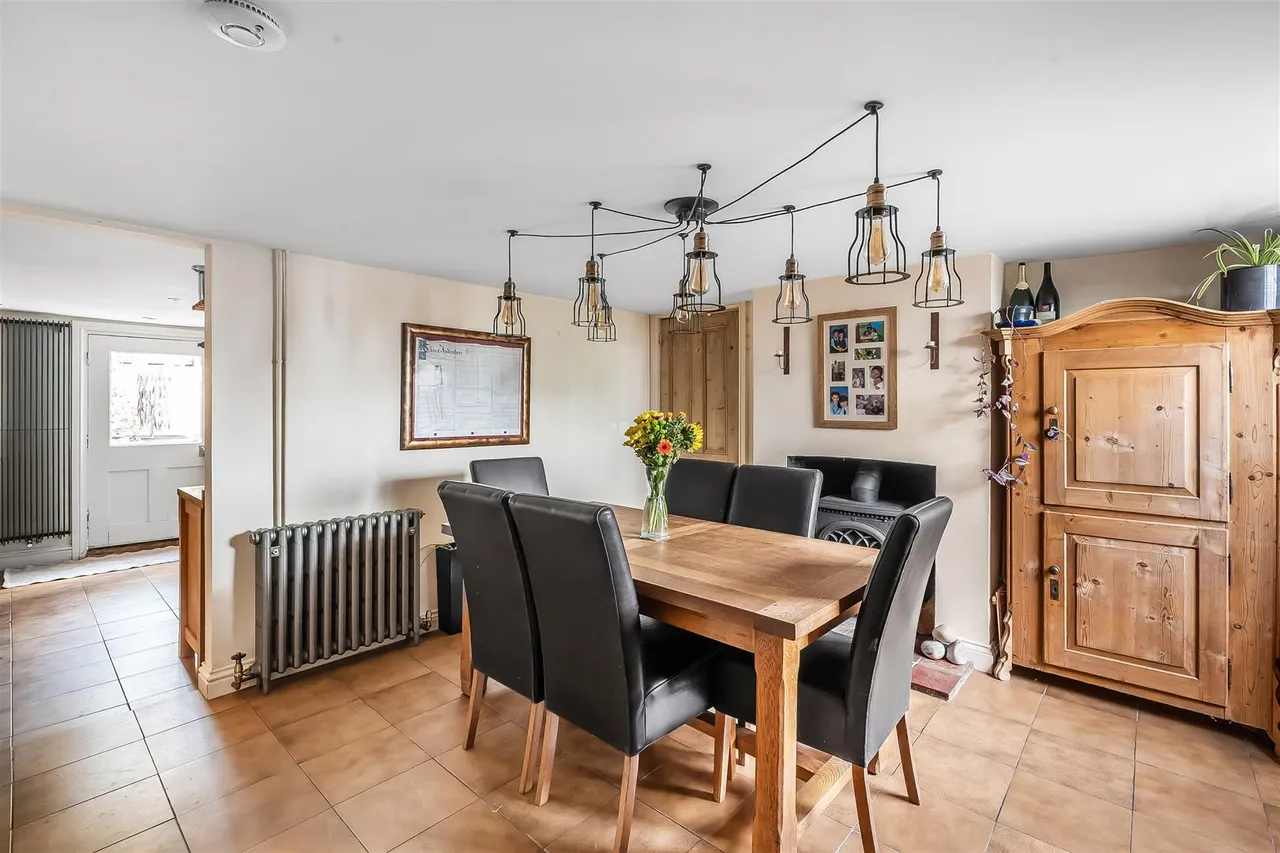 Vincent Road, Dorking, RH4, photo 5