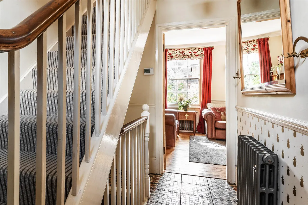 Vincent Road, Dorking, RH4, photo 11