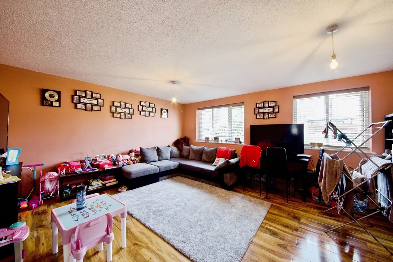 Barbot Close, London, N9, photo 2