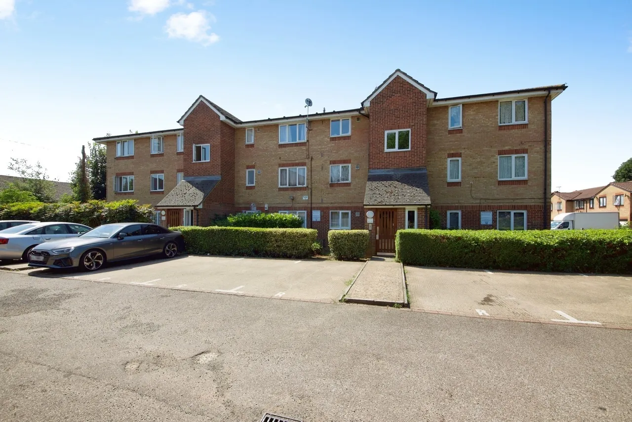 Barbot Close, London, N9, photo 16