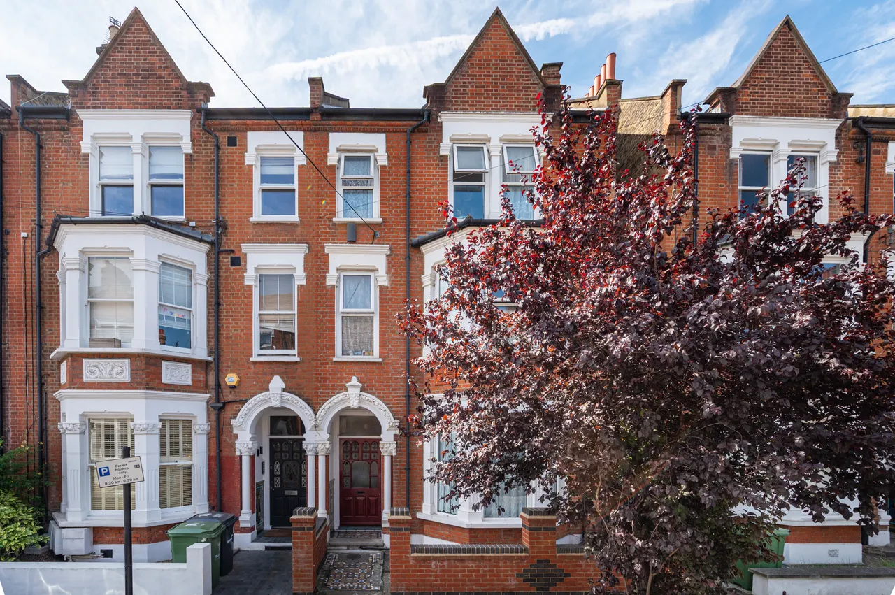 6 bed house for sale — 72 Sudbourne Road, London