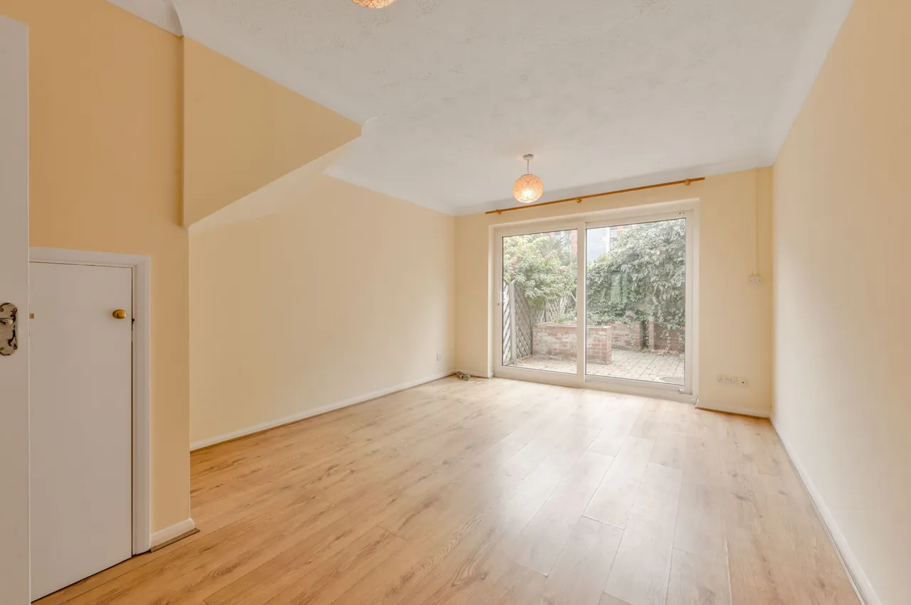 100 Manor Vale, Boston Manor Road, Brentford, photo 2