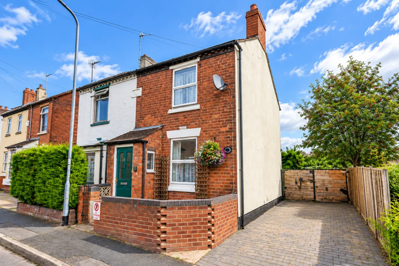 2 bed property for sale, Church Street, Cannock