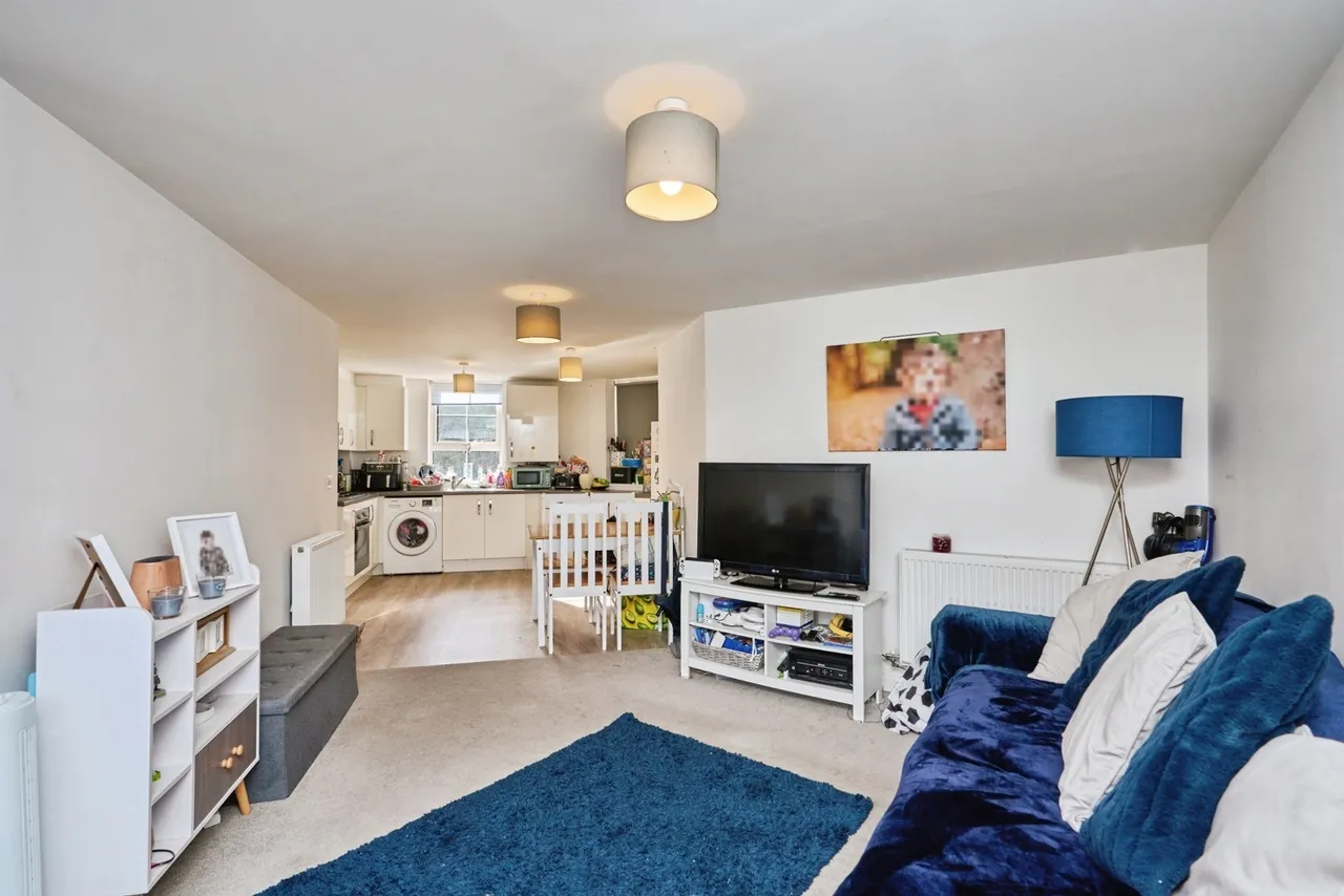 St. Wilfred Drive, East Cowes, PO32, photo 2