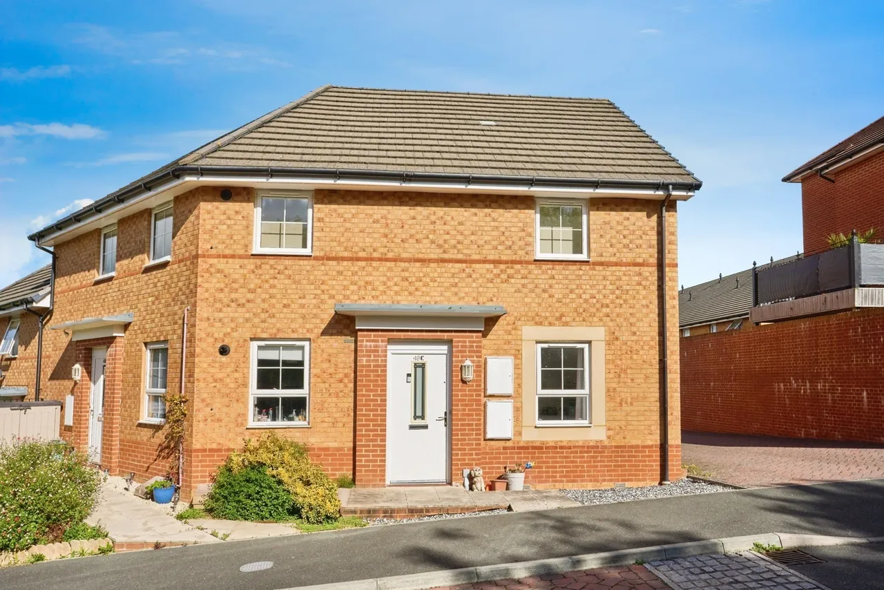 2 bed flat for sale, St. Wilfred Drive, East Cowes, PO32