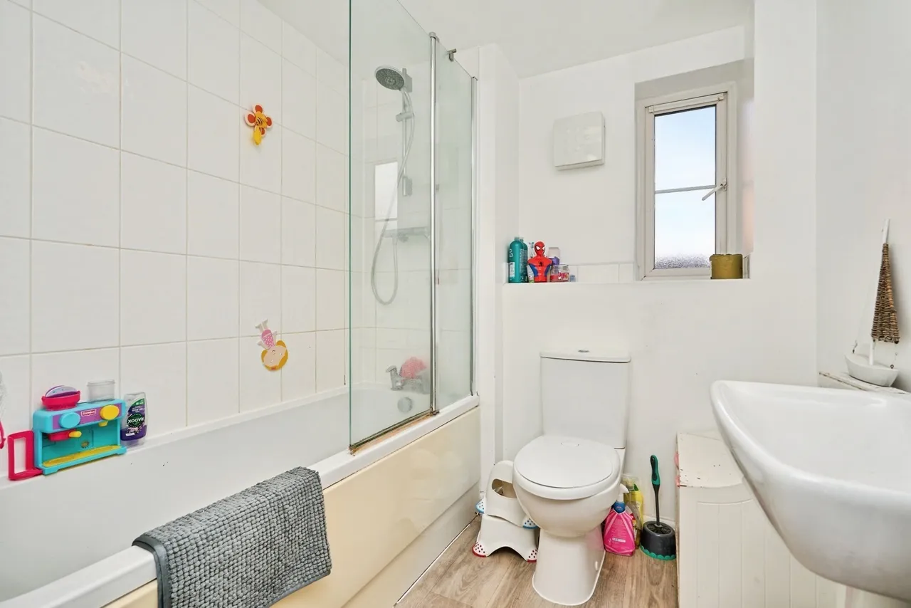 St. Wilfred Drive, East Cowes, PO32, photo 10