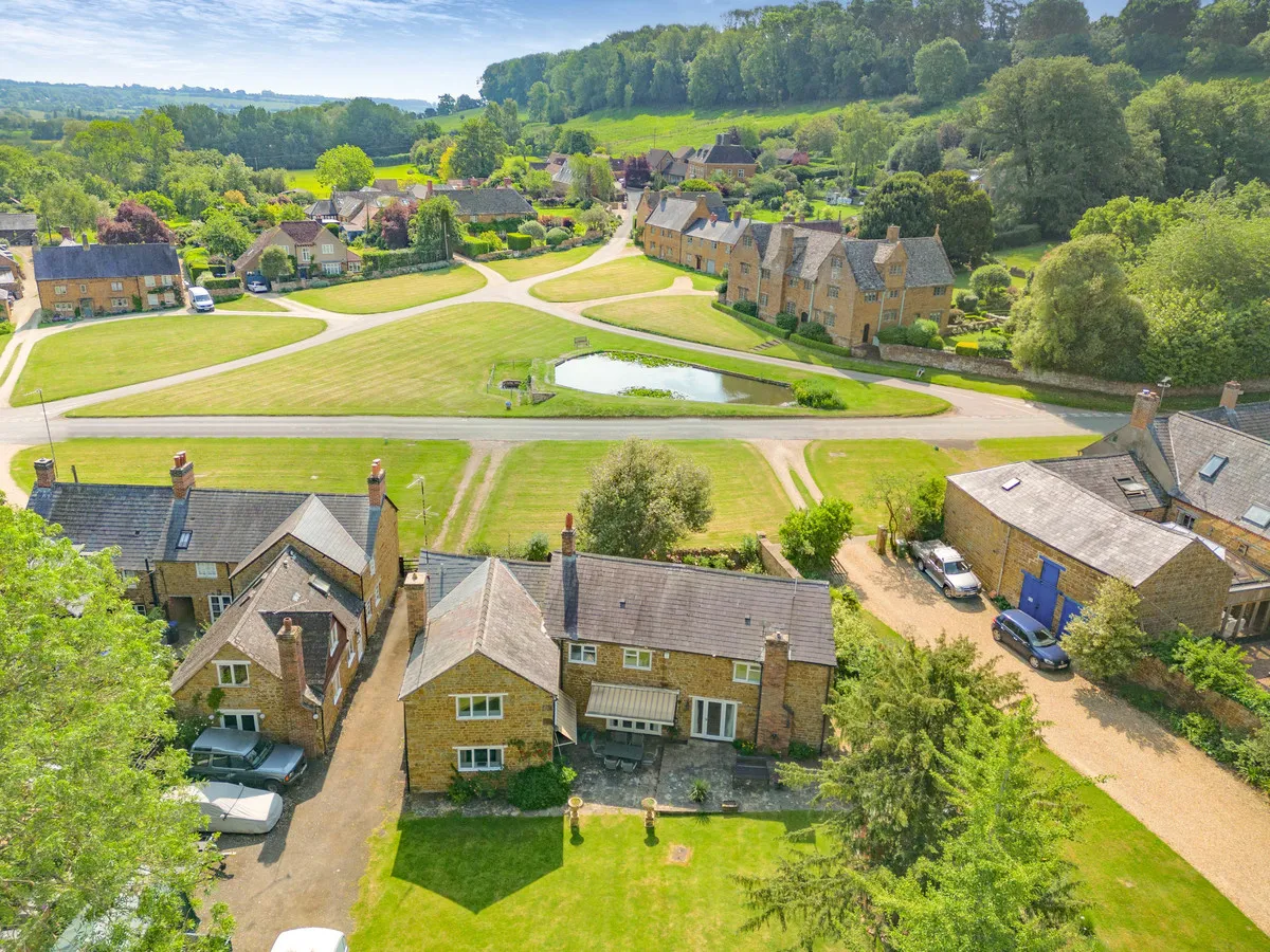 4 bed house for sale, The Green Warmington Banbury, OX17