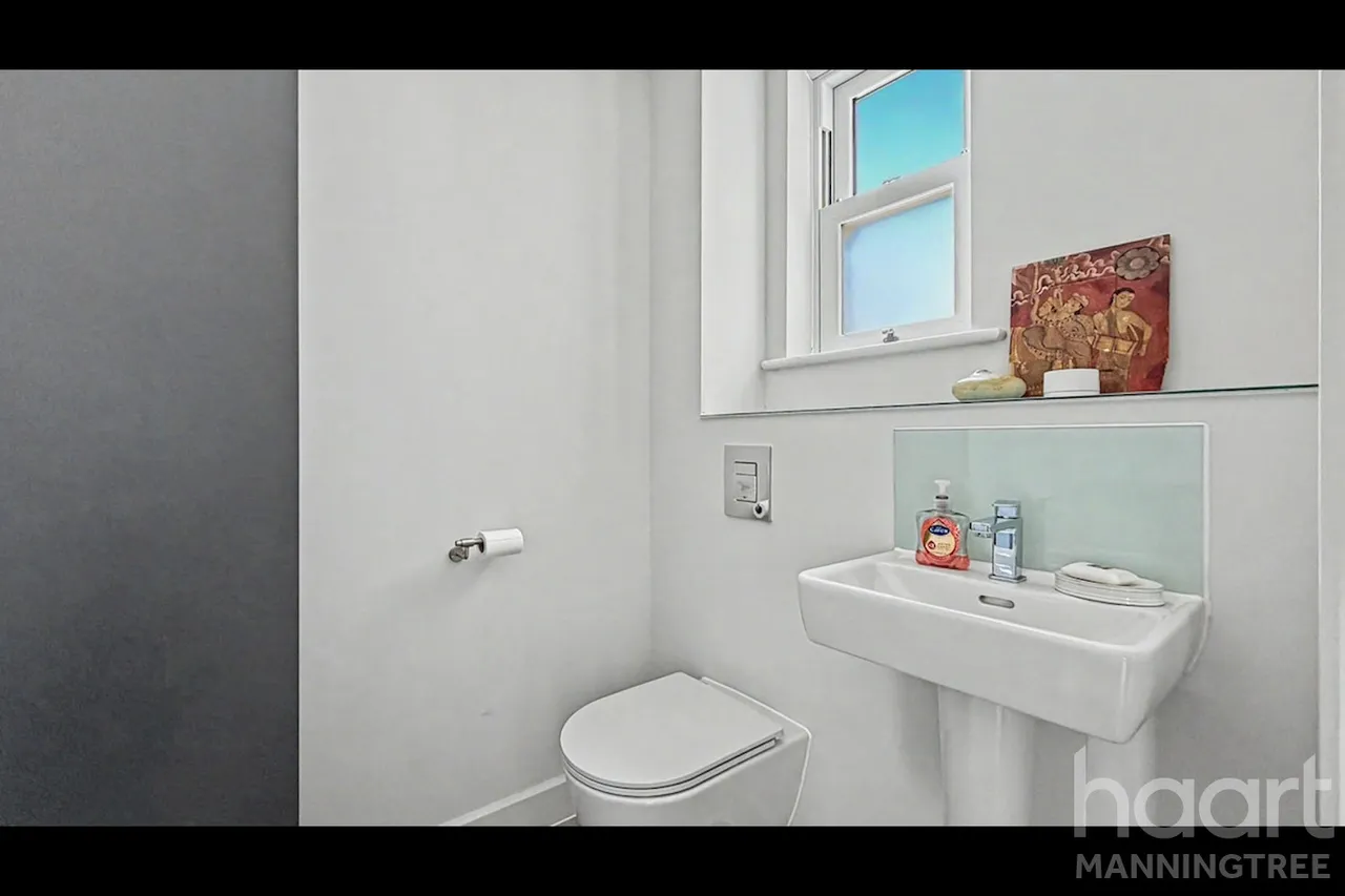 Wellington Road, Mistley, CO11, photo 16