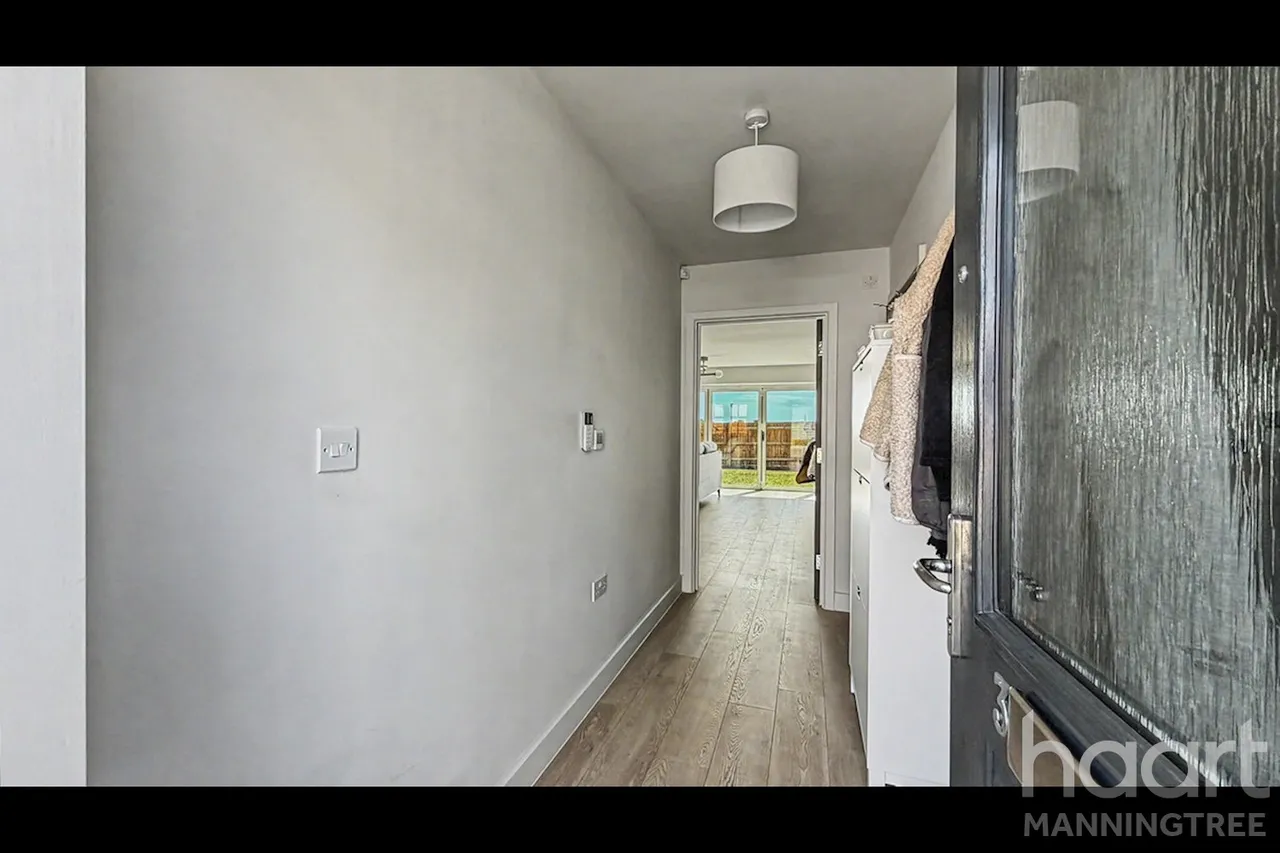 Wellington Road, Mistley, CO11, photo 2