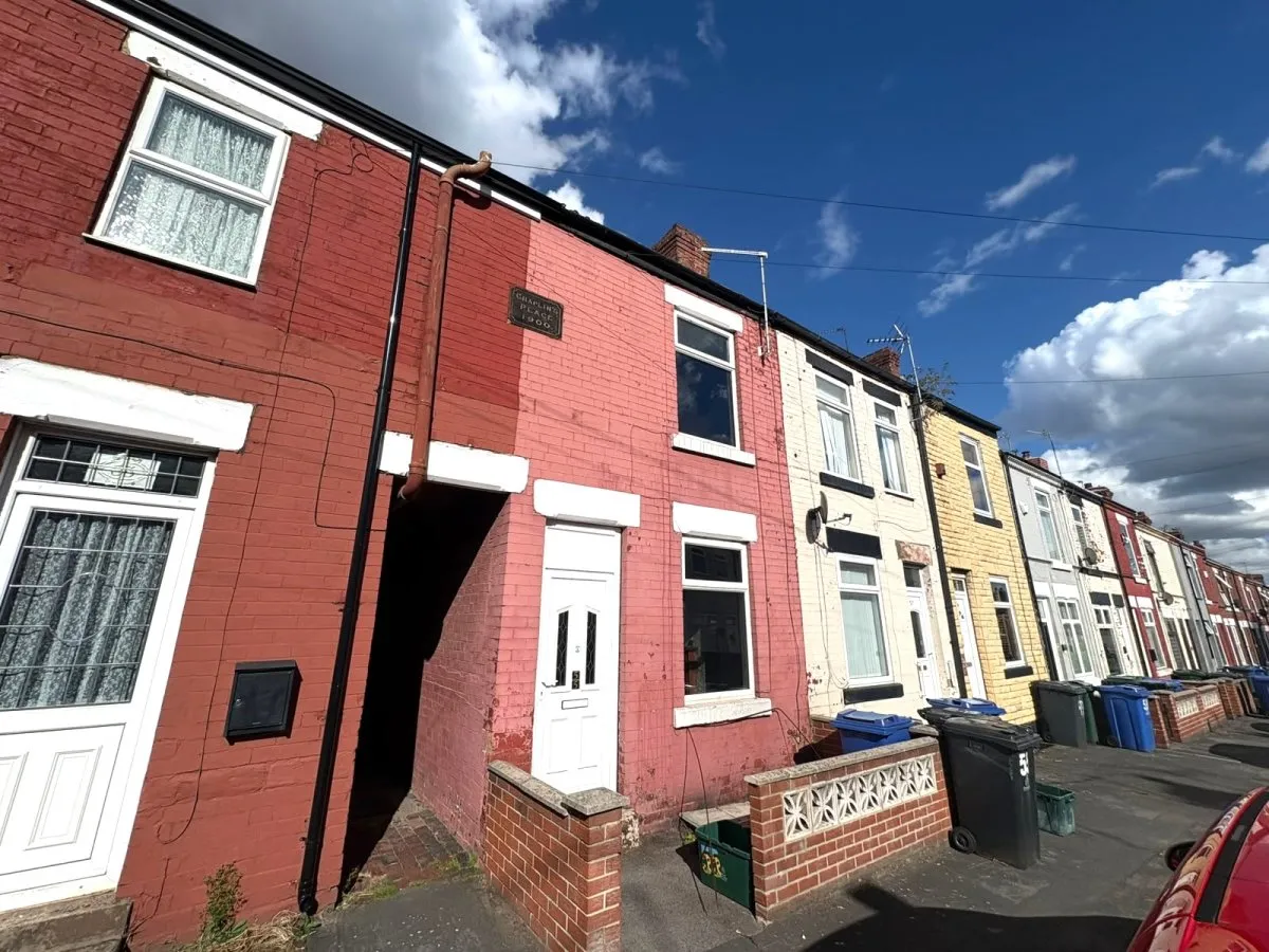 2 bed house to rent, Victoria Road, Mexborough