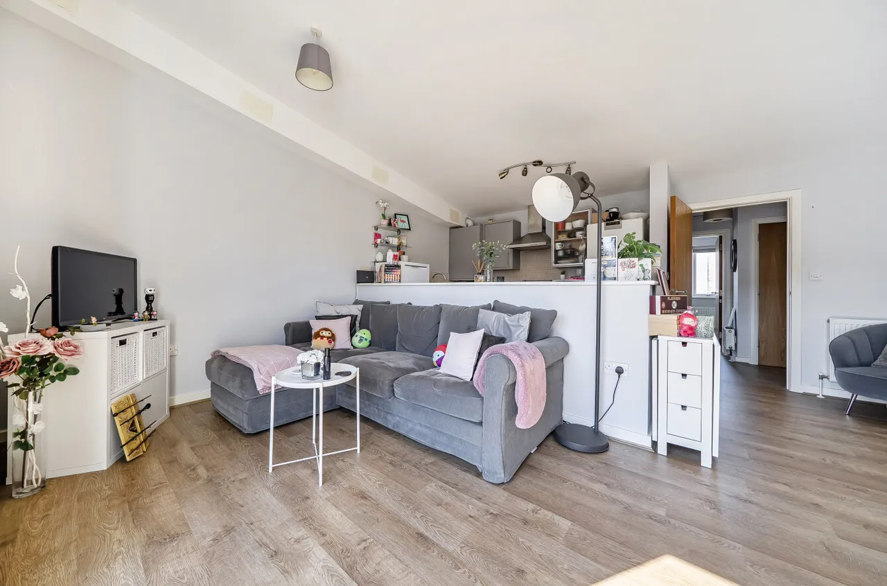 Ted Bates Road, Southampton, SO14, photo 11