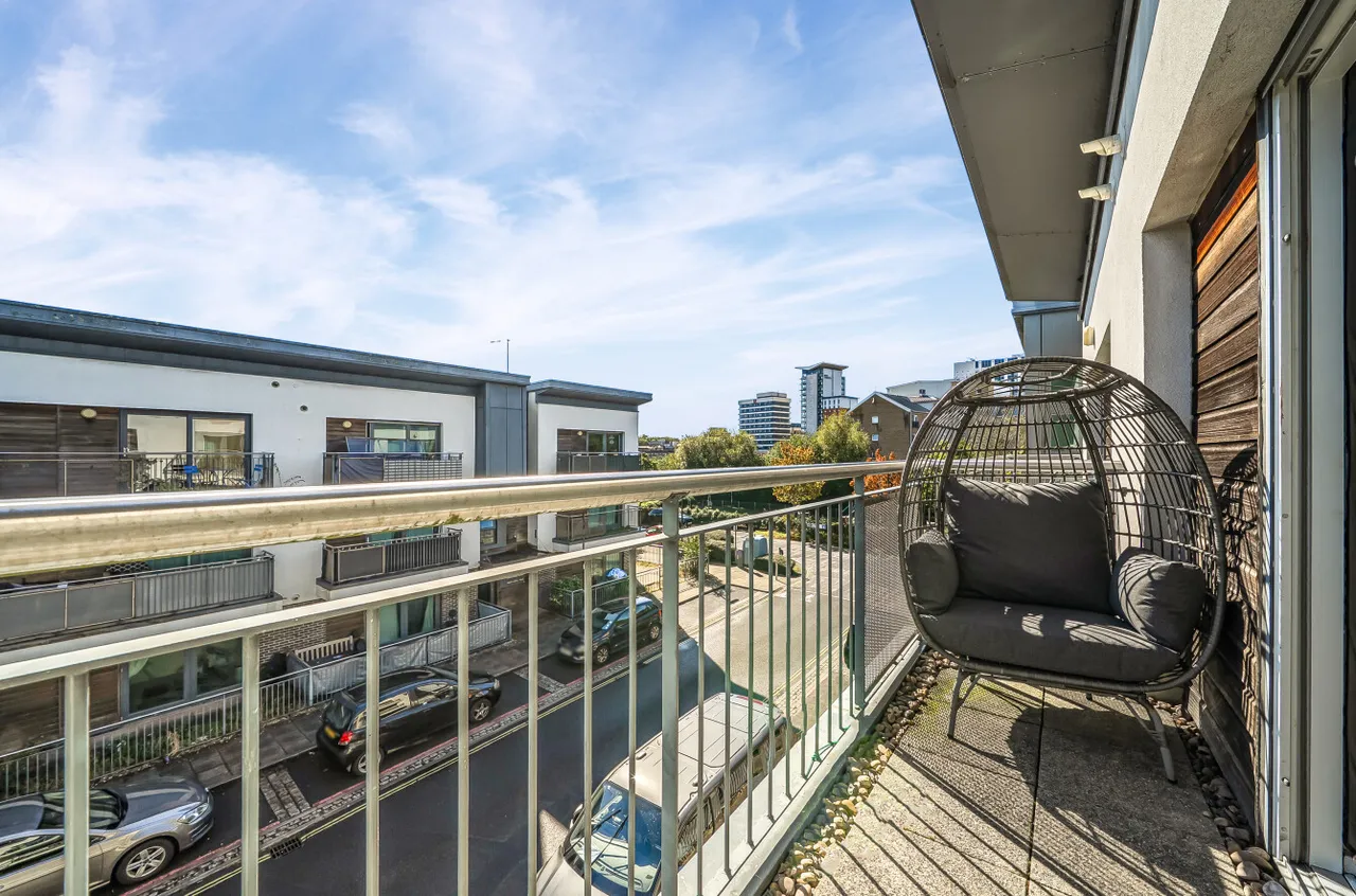 Ted Bates Road, Southampton, SO14, photo 2
