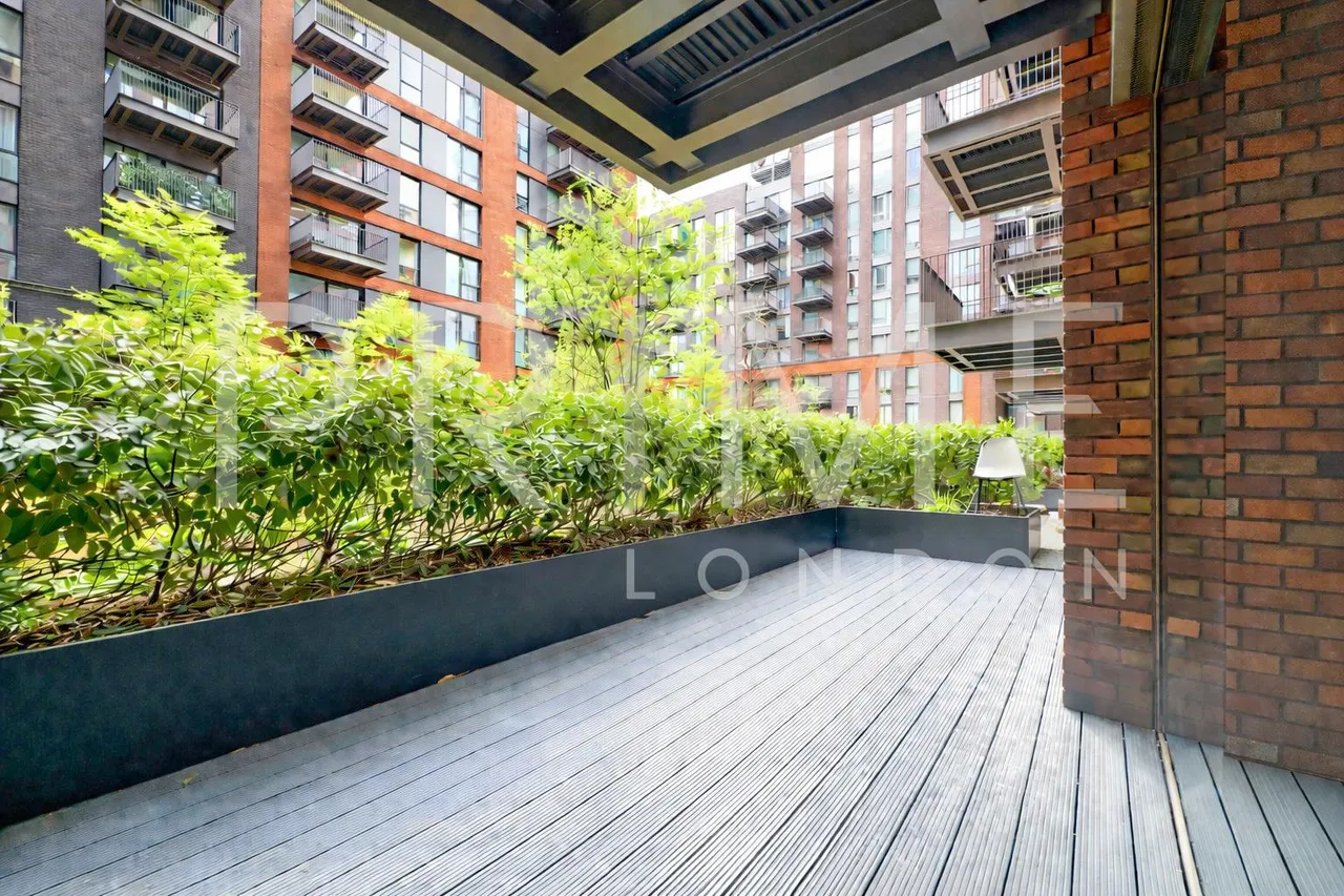 Viaduct Gardens, Embassy Gardens, SW11, photo 2