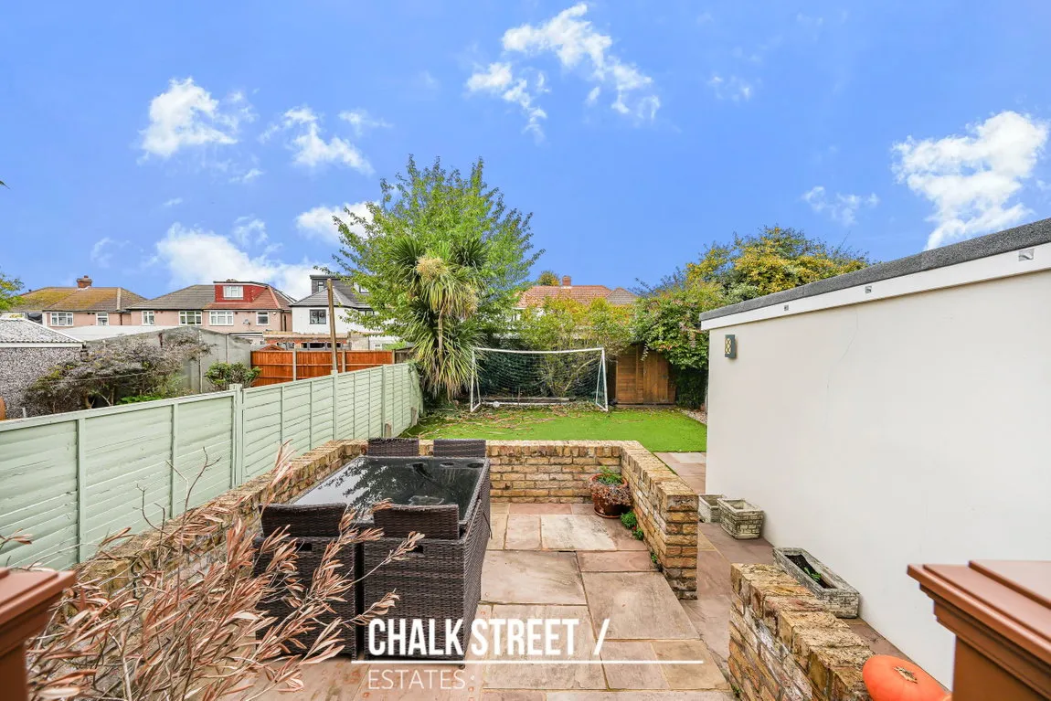 Fernbank Avenue, Hornchurch, RM12, photo 17