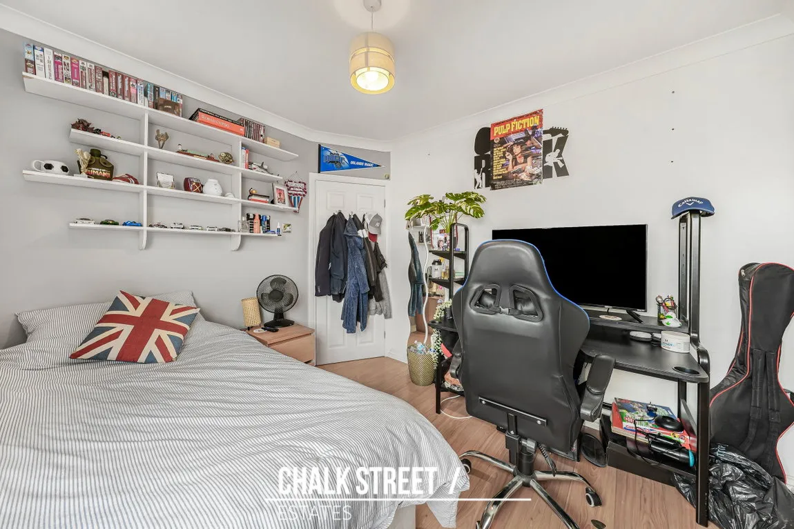 Fernbank Avenue, Hornchurch, RM12, photo 13