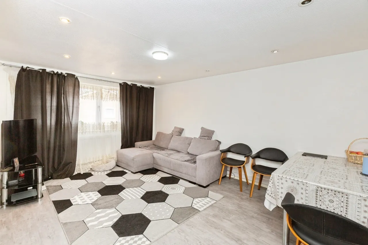 Gurney Close, Barking, IG11, photo 2