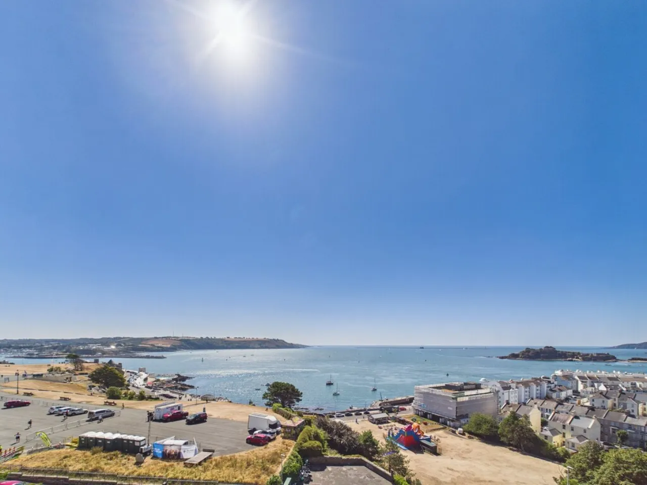 2 bed flat to rent — Cliff Road, The Hoe, Plymouth