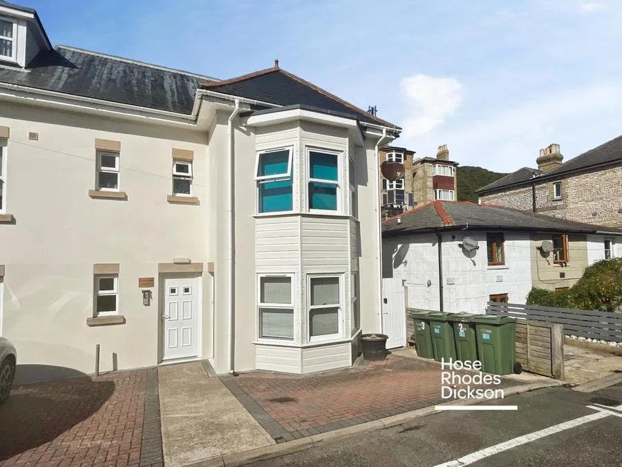 2 bed flat to rent, South Street, Ventnor, PO38