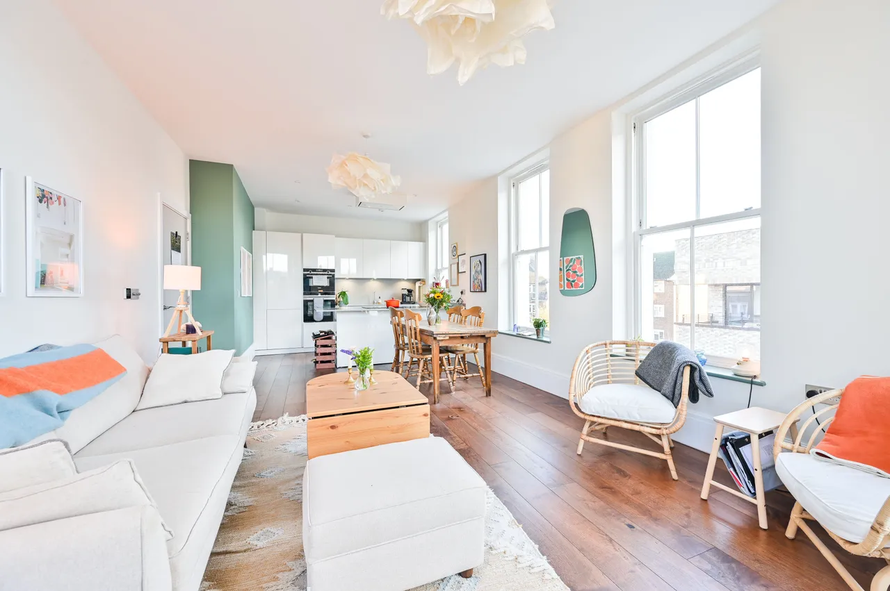 2 bed flat for sale — Flat 5, 204 Manor Place, London