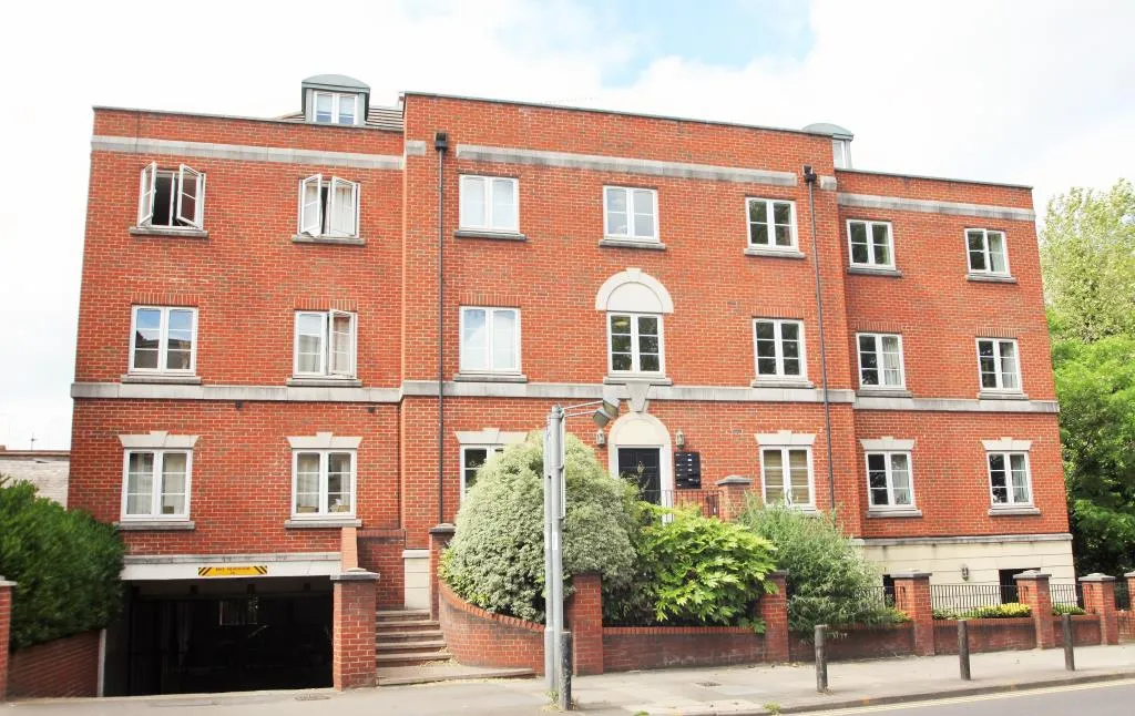 2 bed flat to rent, Castle Street, Reading, RG1