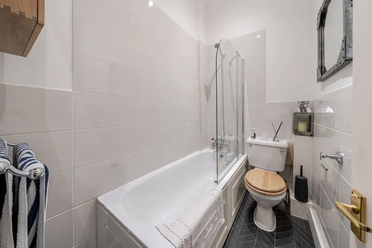 Thornton Avenue, Telford Park, London, SW2, photo 9
