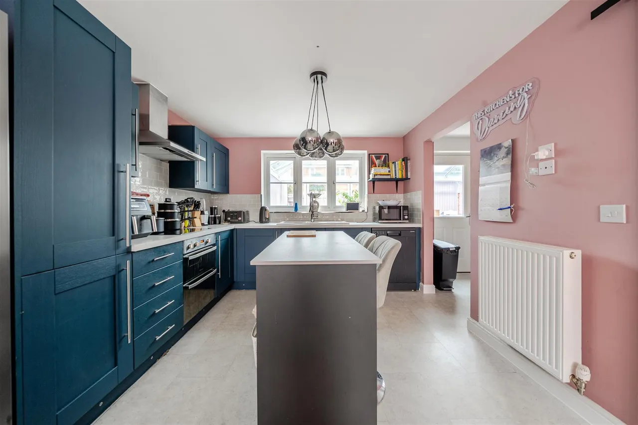 Shears Drive, Amesbury, SP4, photo 6