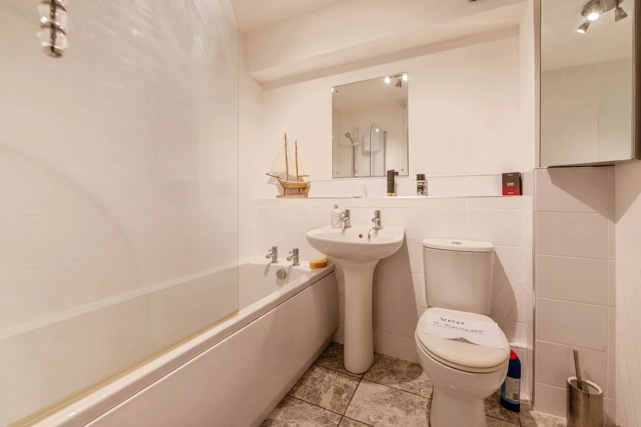 Ferro Road, Rainham, RM13, photo 6