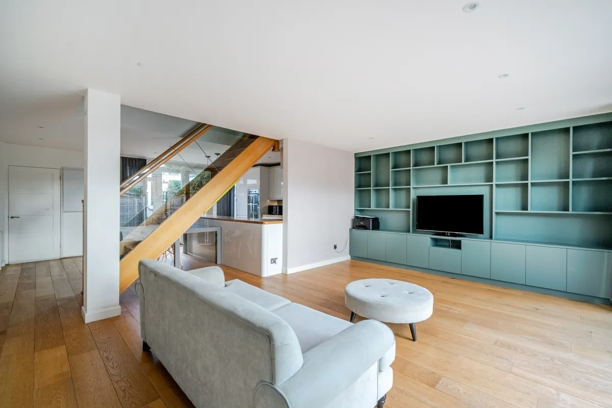 3 bed house to rent — Edinburgh Gardens Windsor SL4