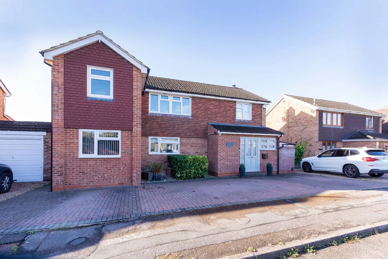 Balmoral, Cranbrook Drive, Maidenhead, Berkshire, photo 2