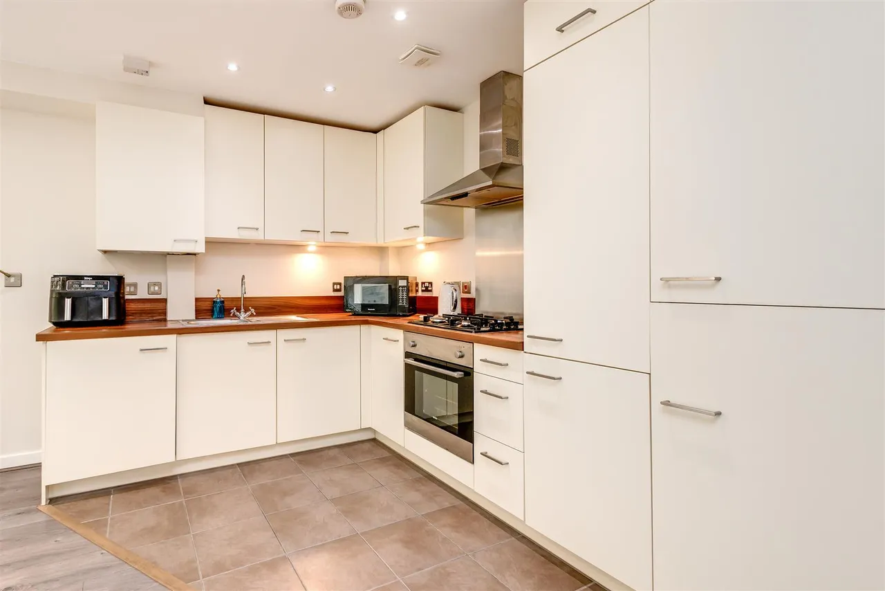 Cochrane House, 19 Truesdale, Ickenham, UB10 8FX, photo 7