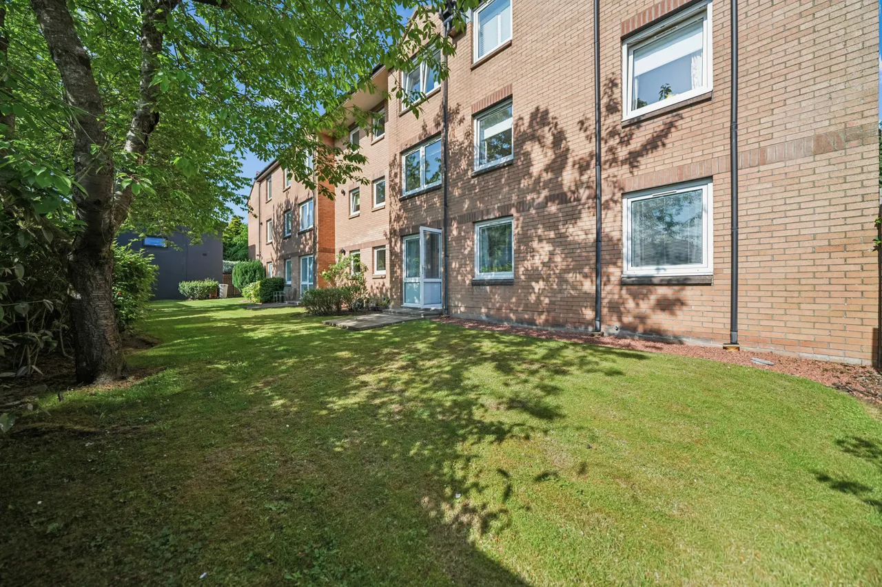 Ravenstone Drive, Giffnock, G46, photo 14