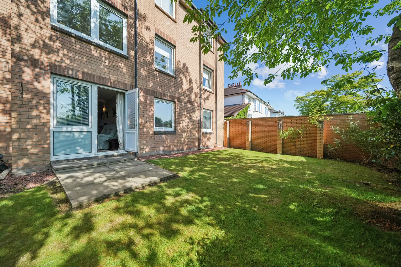 Ravenstone Drive, Giffnock, G46, photo 12