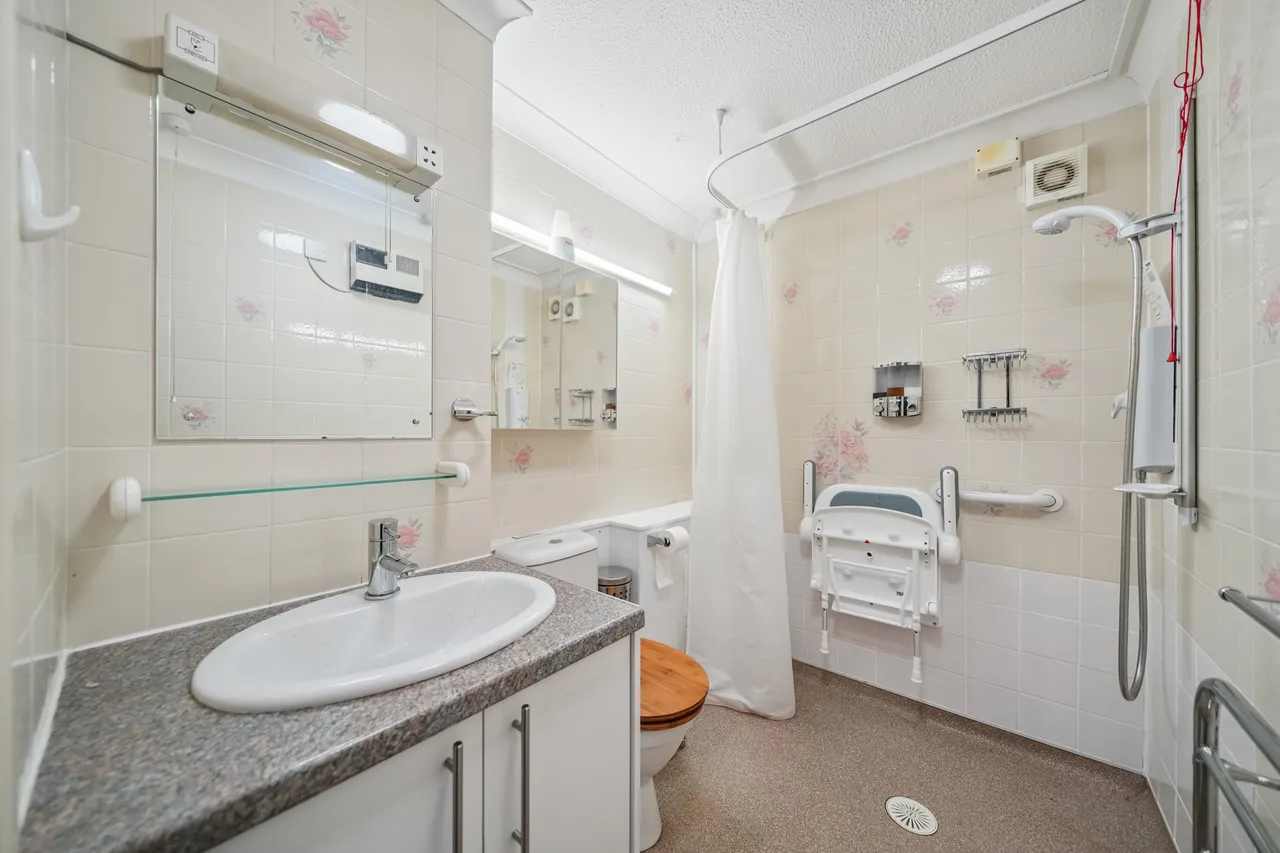 Ravenstone Drive, Giffnock, G46, photo 10