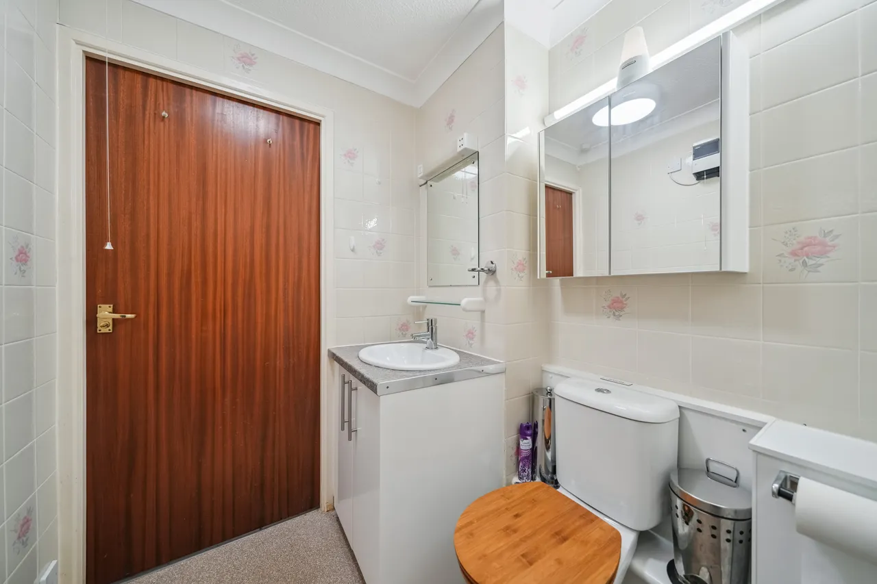 Ravenstone Drive, Giffnock, G46, photo 11