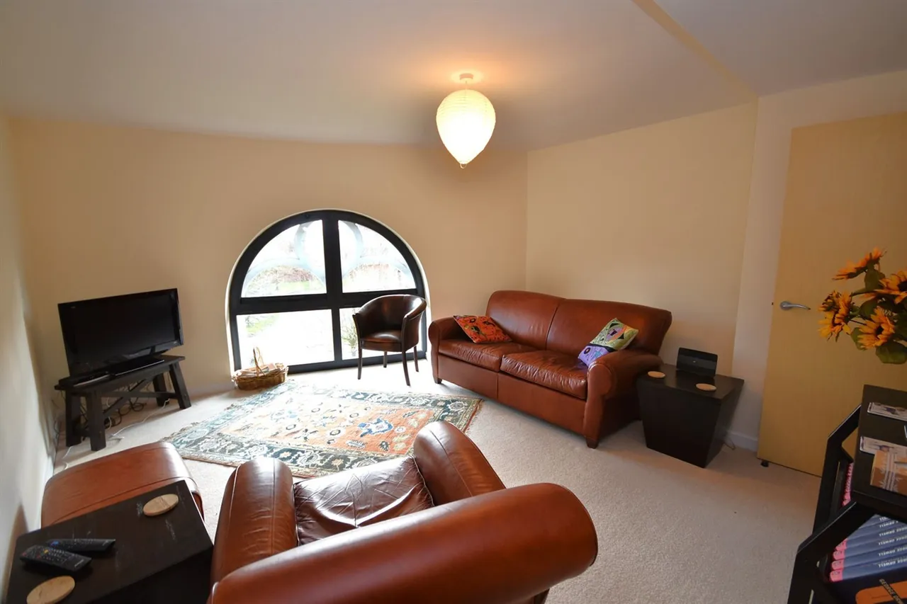 Pavilion Way, Macclesfield, photo 3