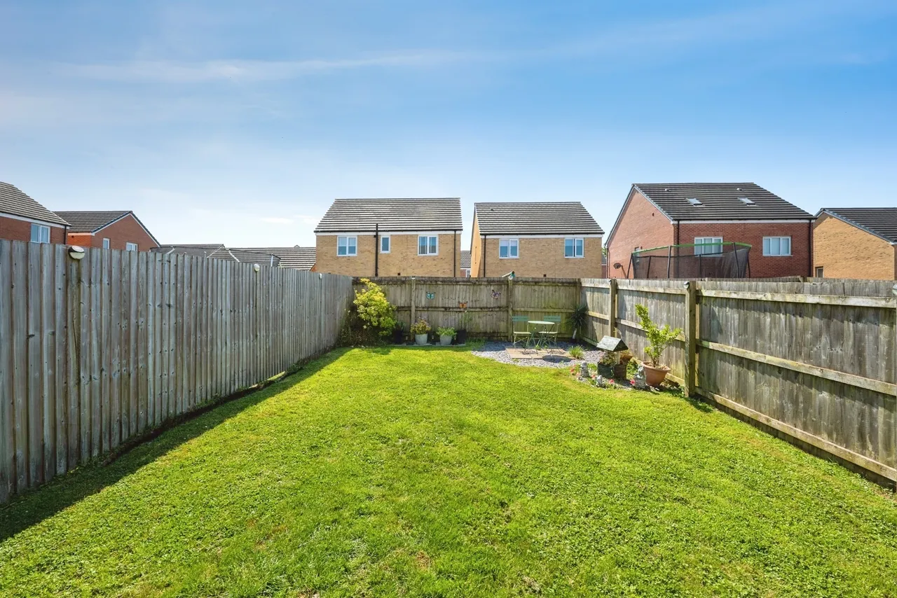 Heol Y Pibydd Swansea, SA4, photo 17