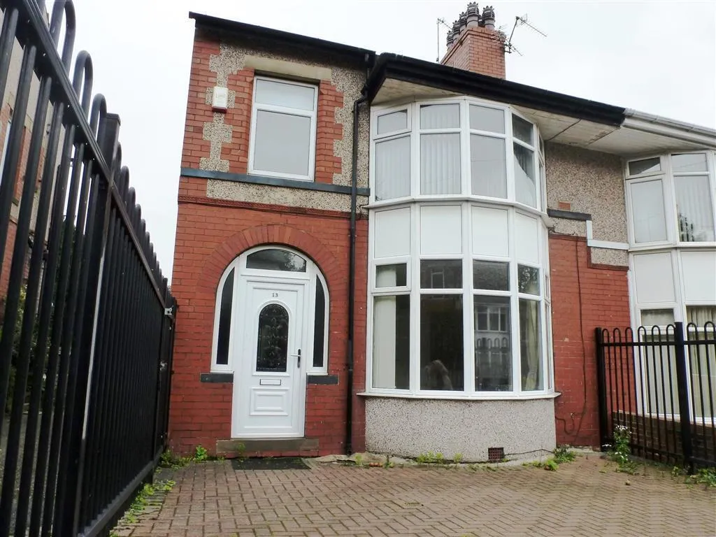 4 bed house to rent, Rothwell Drive, HX1