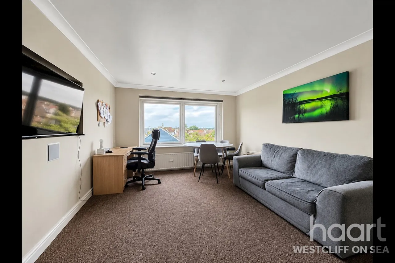 Fernleigh Drive, Leigh-On-Sea, SS9, photo 3
