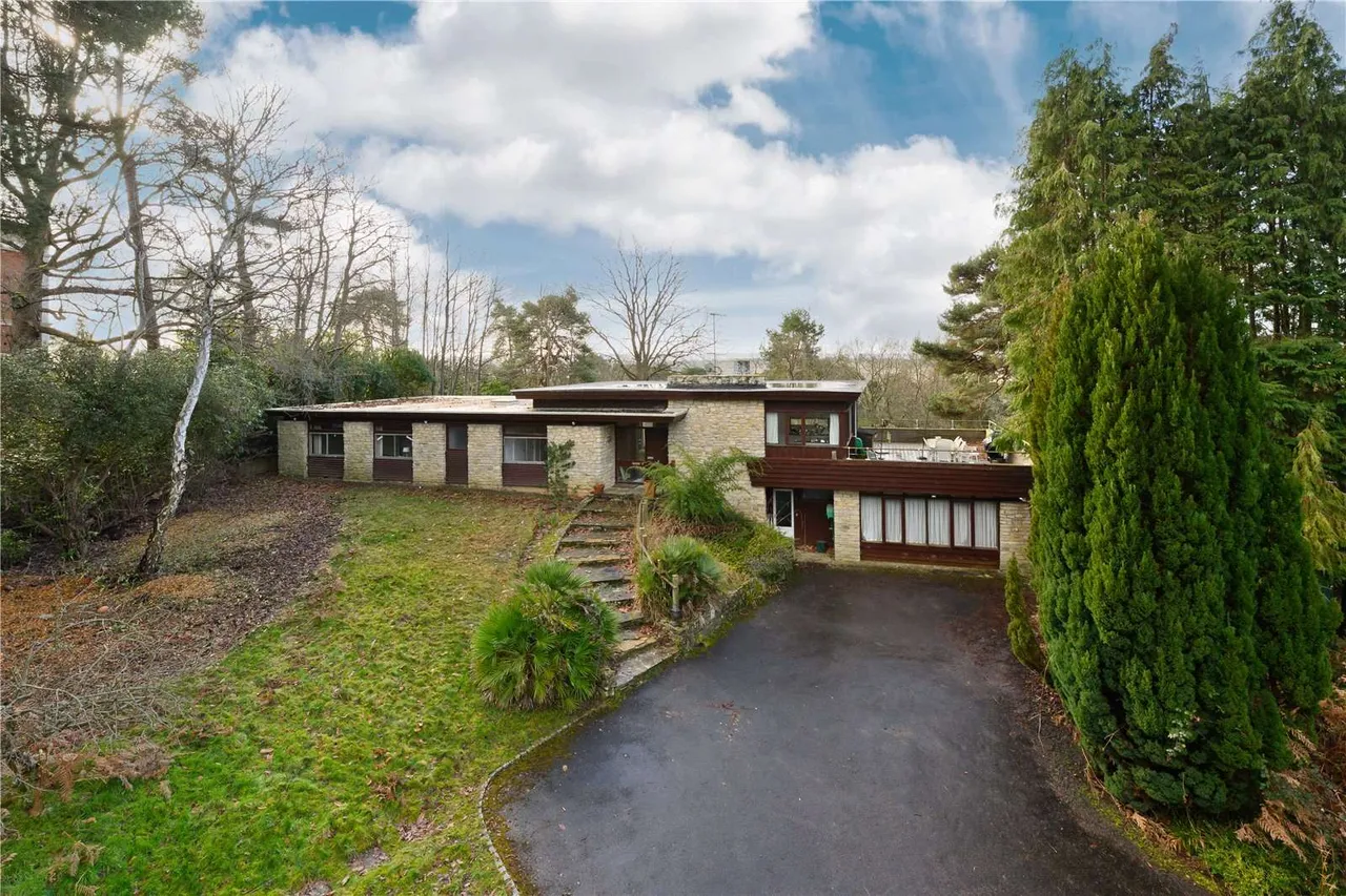 Ravenscroft Road, St George's Hill, Weybridge, Surrey, KT13 0NX, photo 3