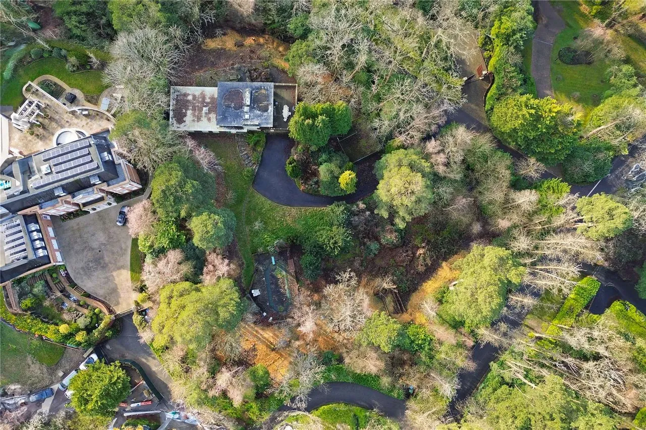 Ravenscroft Road, St George's Hill, Weybridge, Surrey, KT13 0NX, photo 6