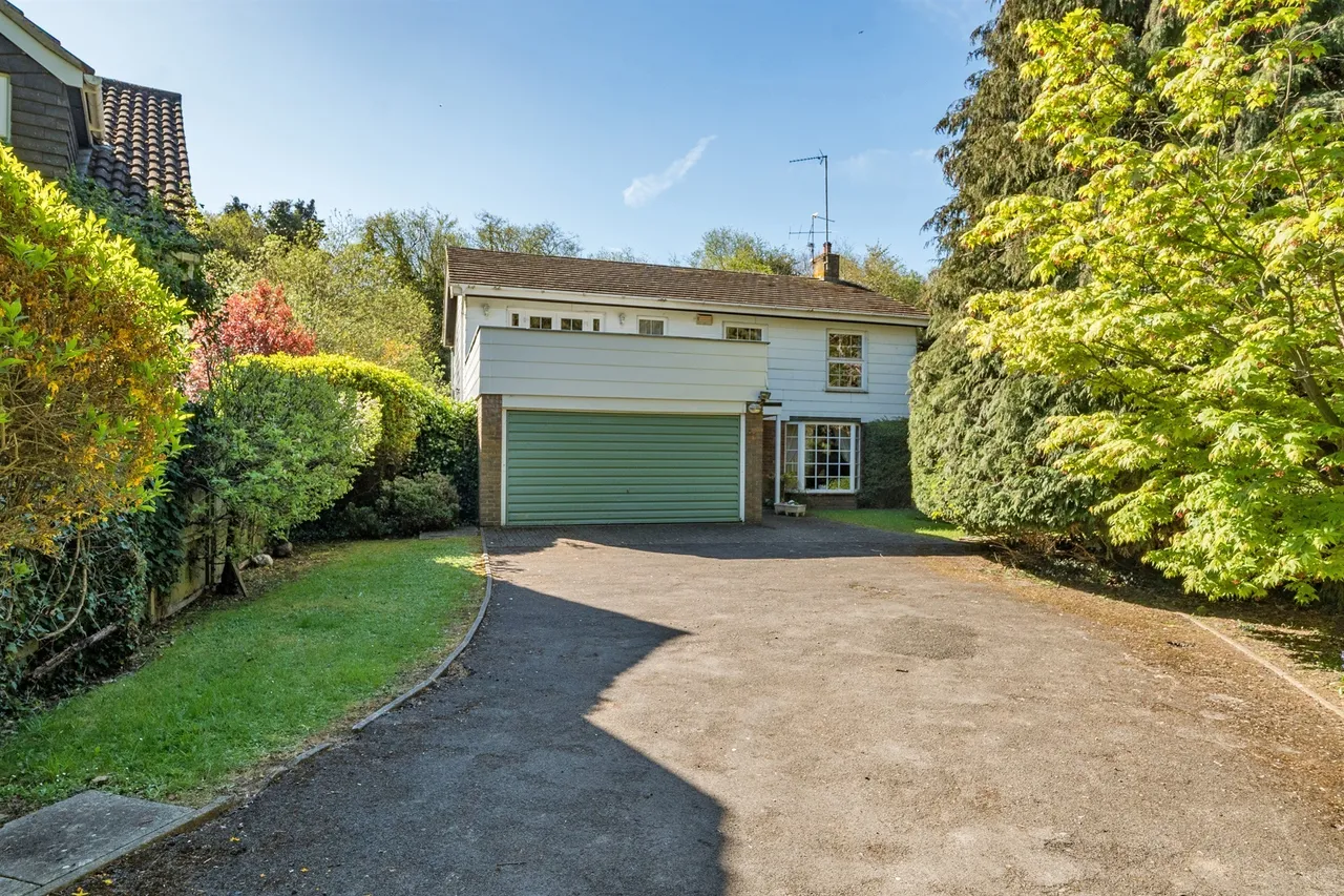 5 bed house for sale — Bramble Drive, Maidenhead